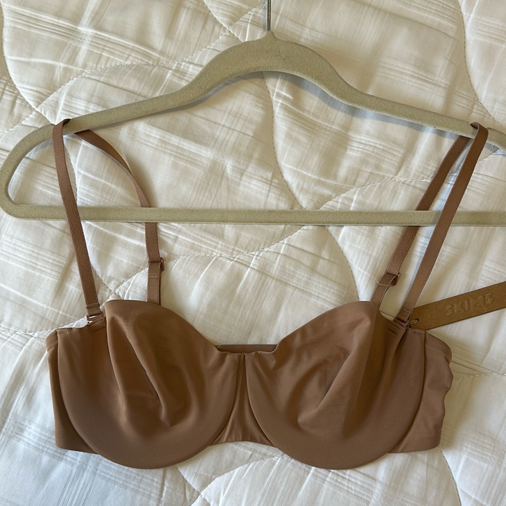 SKIMS strapless smoothing bra